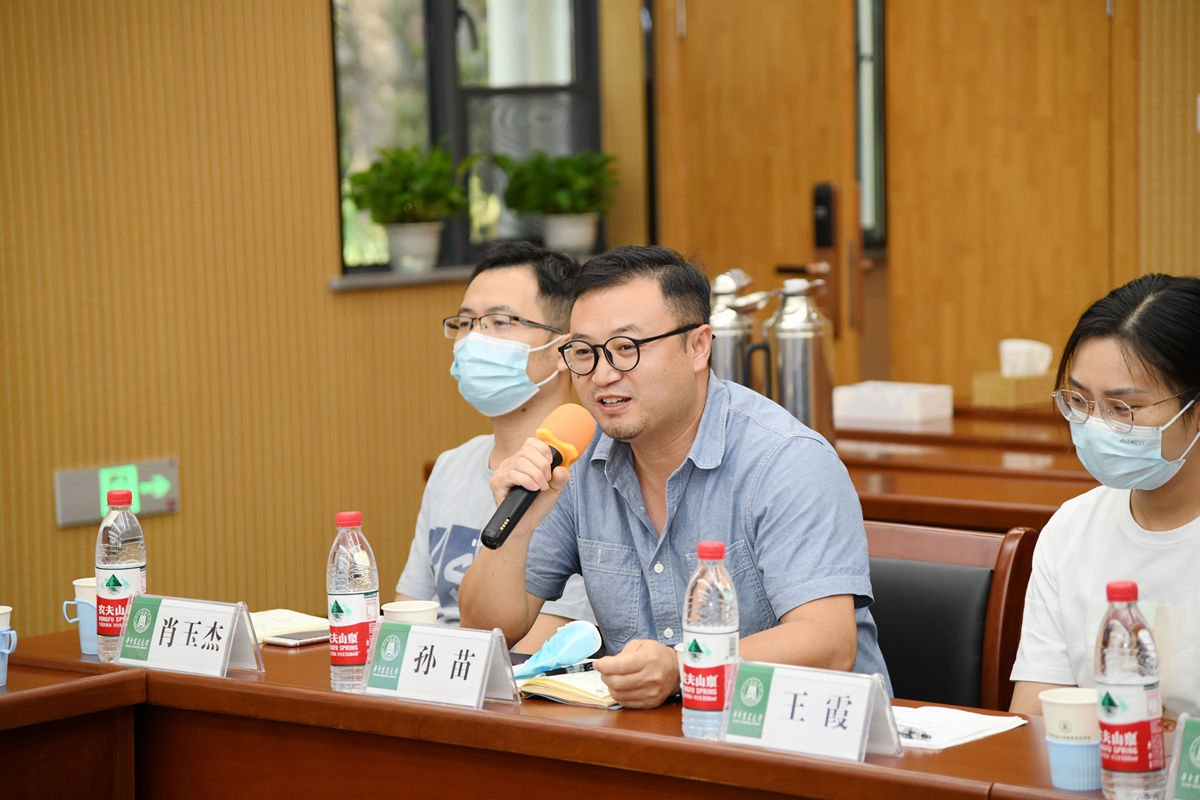 李召虎勉励新教师：积极奉献心态开放奋力拼搏勇于创新