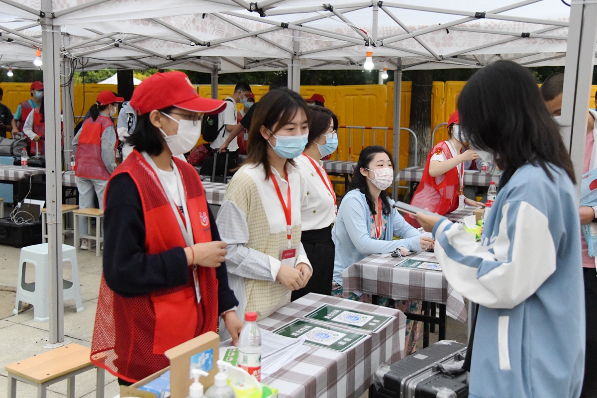 【迎新季】2022级新生报到现场直击