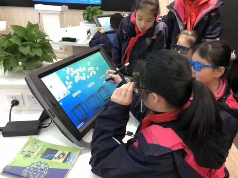 上海交通大学附属黄浦实验中学、小学揭牌仪式举行