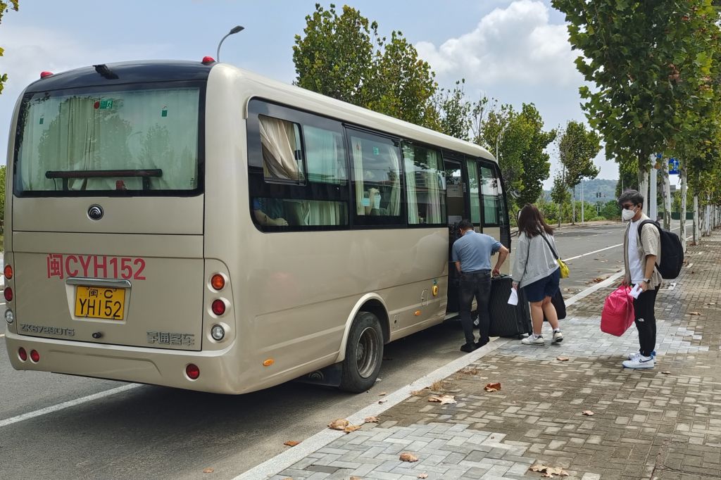 华大香港学生：入境求学路曲折又暖心