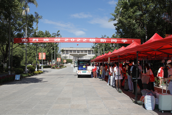 【组图】直击华侨大学2022迎新现场