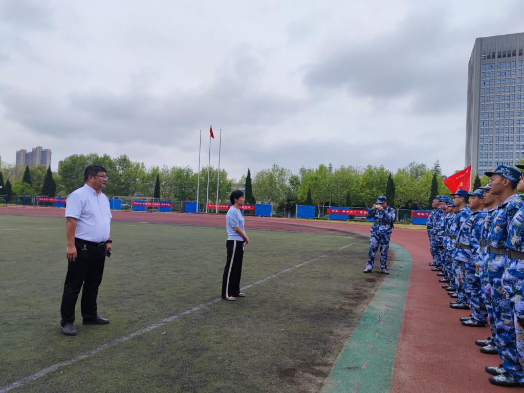 物理学院慰问军训教官和师生
