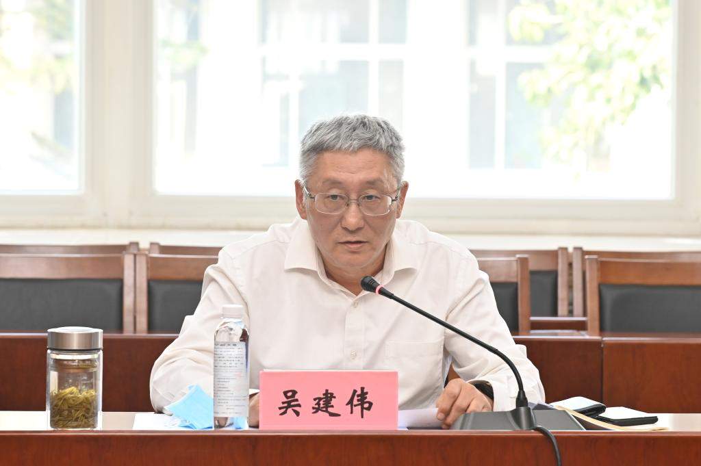 我校举办新入职教师座谈会