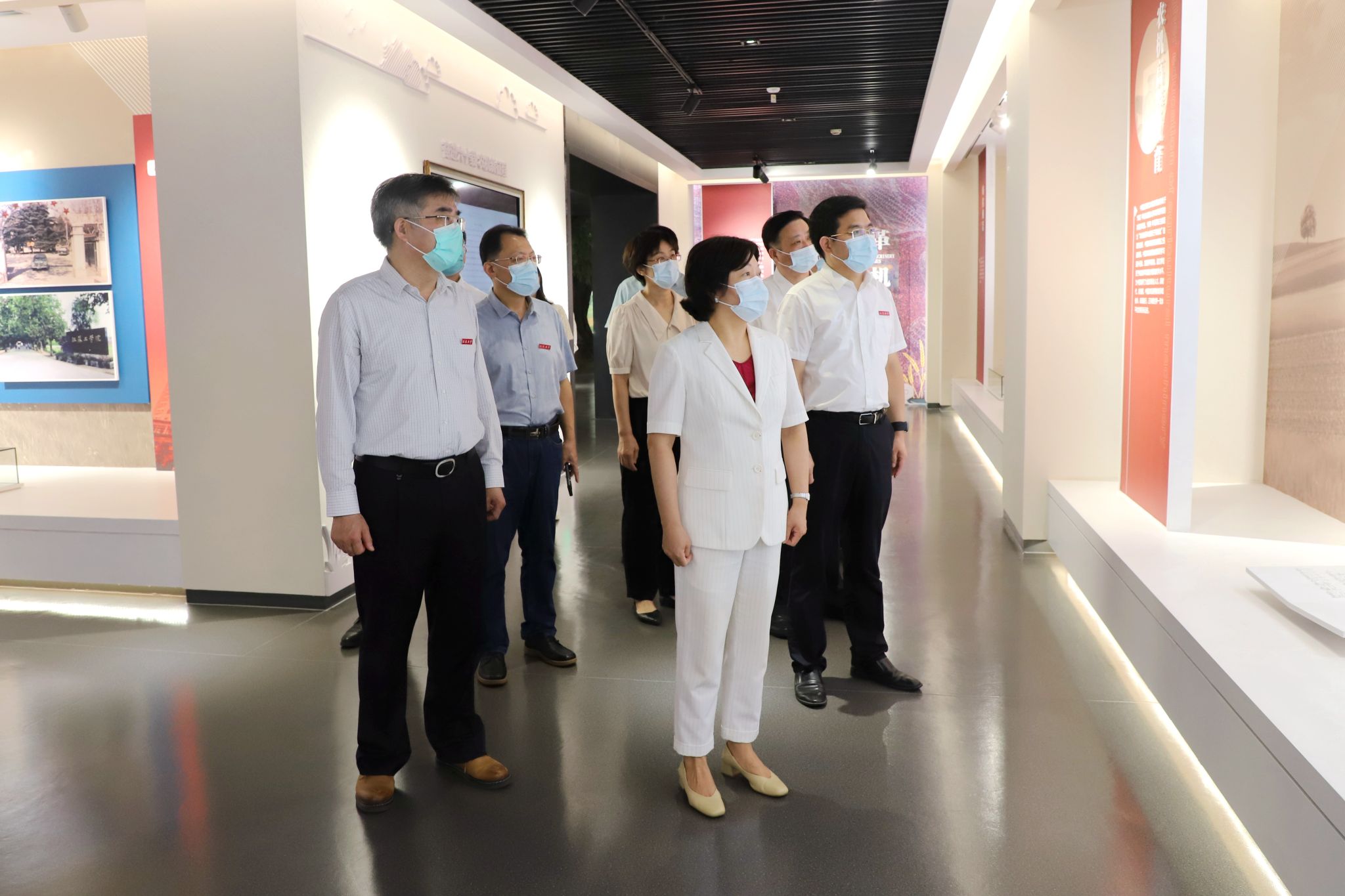 镇江市委常委、组织部部长张娟来校调研
