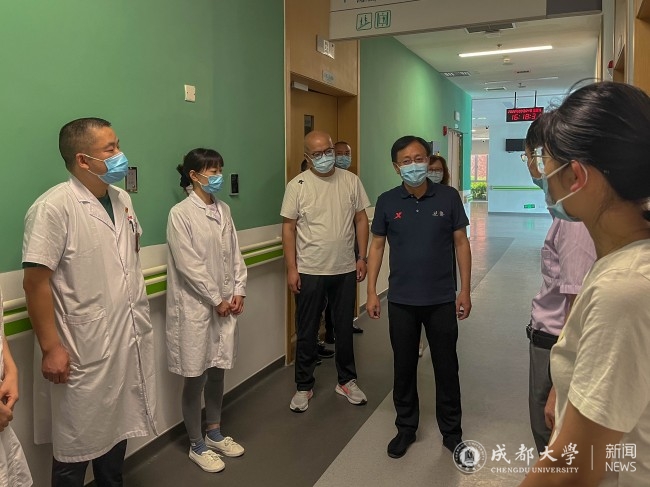 【疫情防控】学校领导走访慰问留校师生，检查指导疫情防控工作