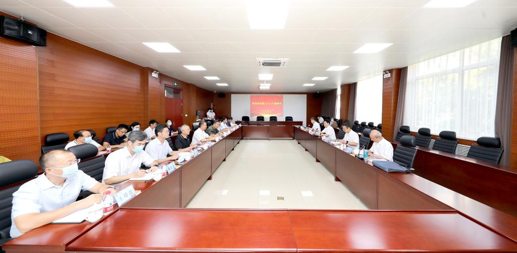 泰安市委副书记、政法委书记于瑞波教师节前夕到泰安校区走访慰问