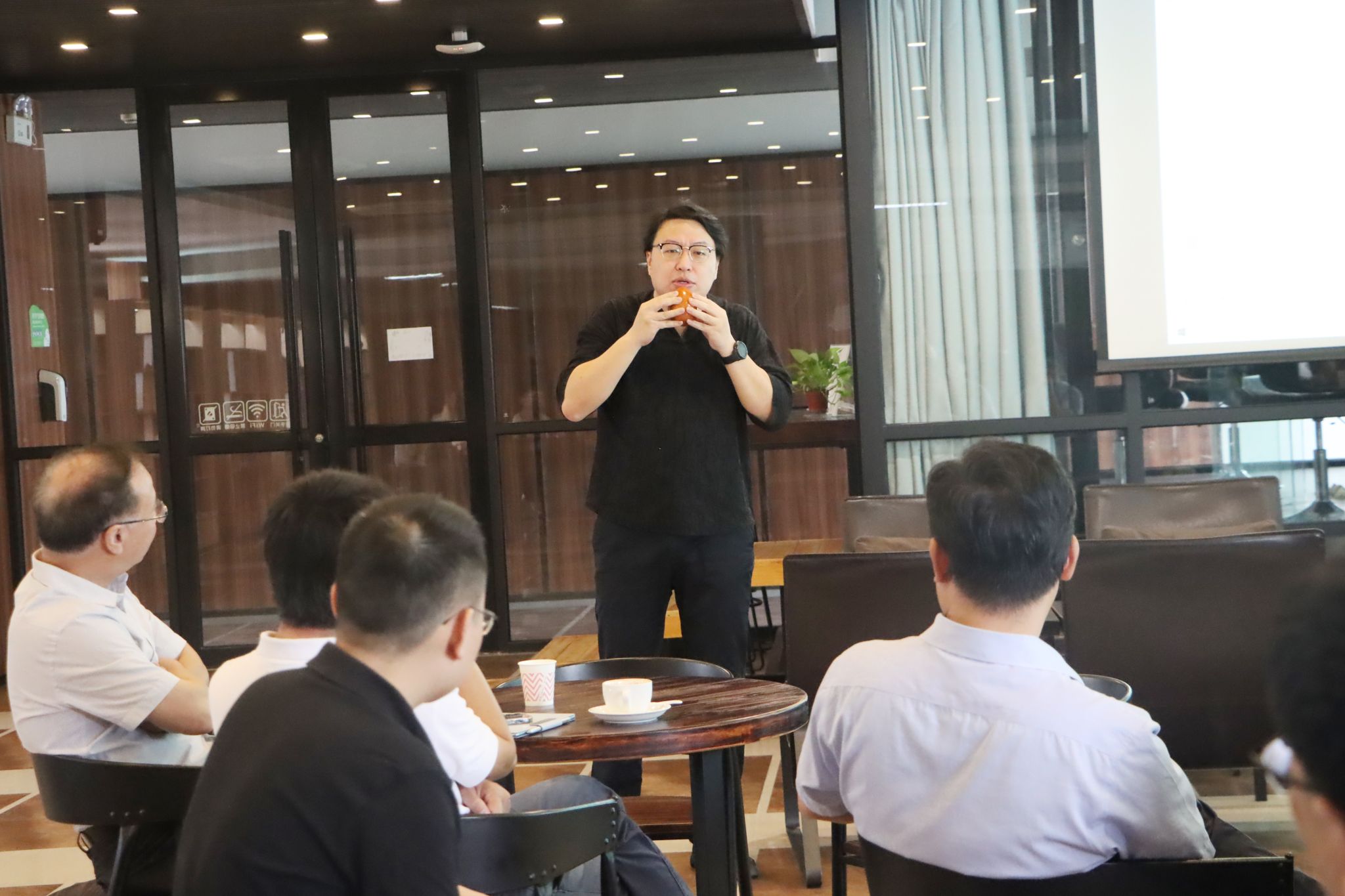 厦门大学自然科学学部交叉科学论坛第二期召开