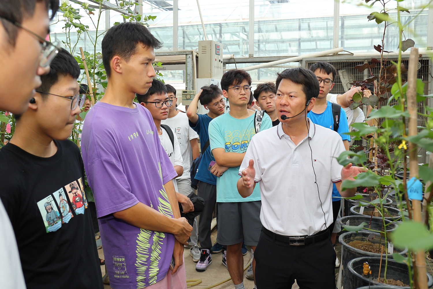 【迎新季】“耕读第一课”：近5000新生校园游学现代农业