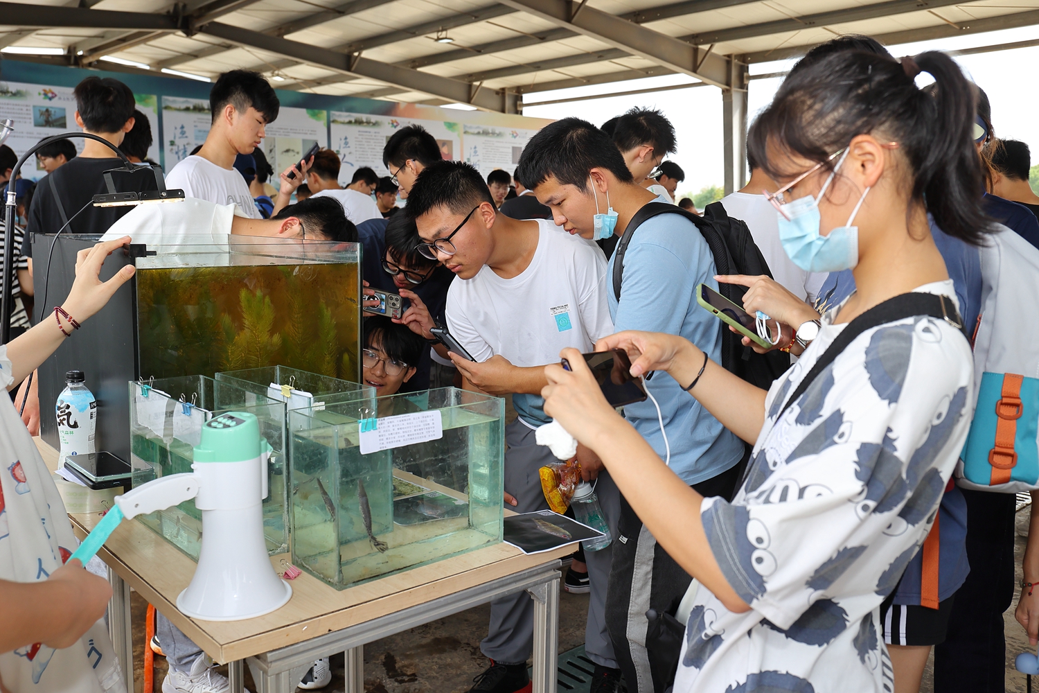 【迎新季】“耕读第一课”：近5000新生校园游学现代农业