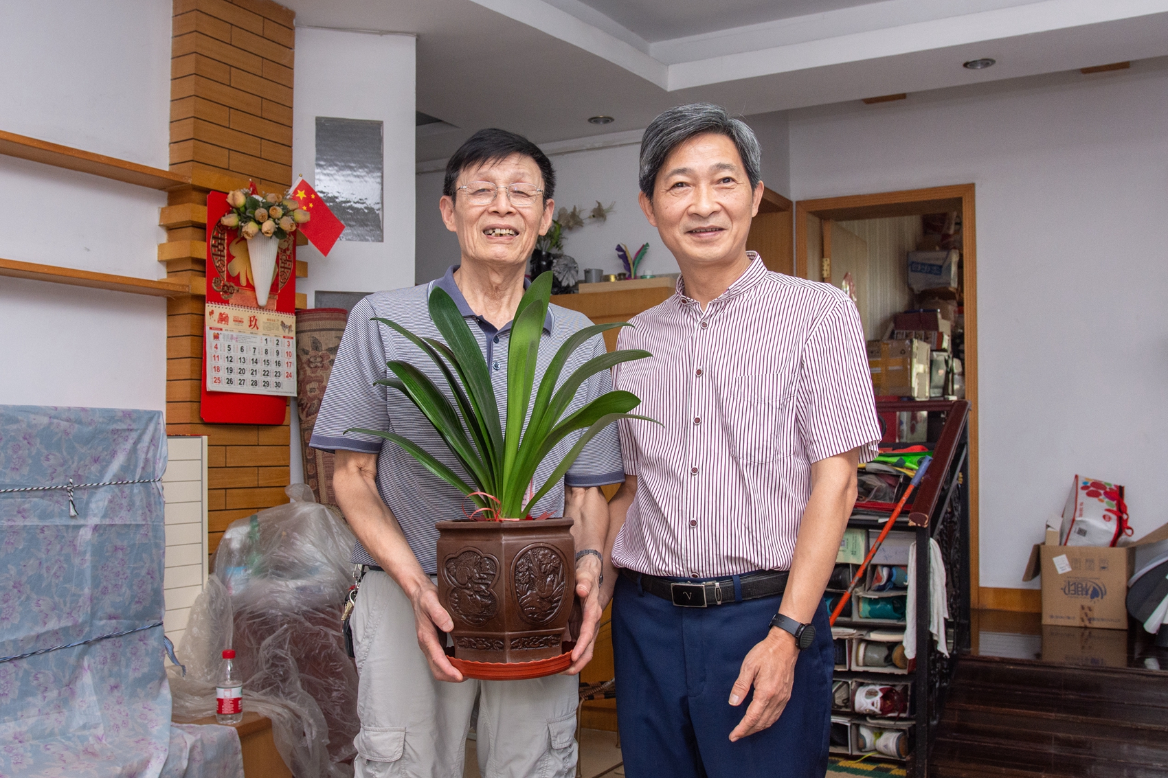 校党政班子教师节前夕看望慰问教师代表