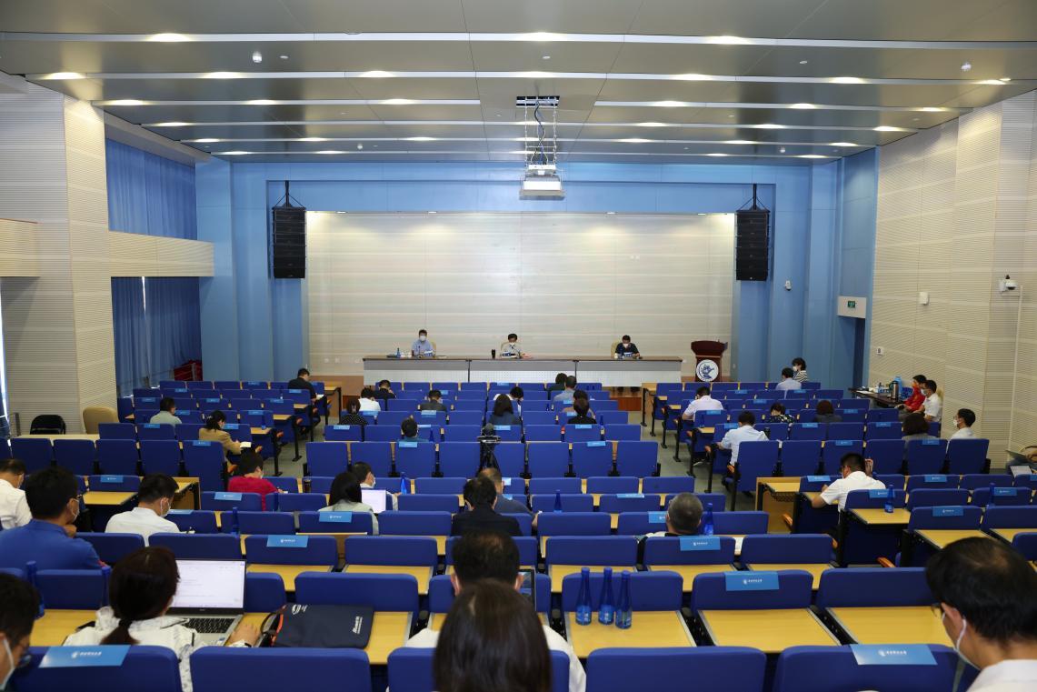 学校召开中秋及国庆假期工作布置会