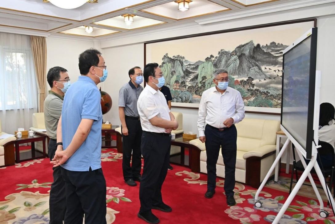 北京市委常委、市委教育工委书记夏林茂一行来校调研