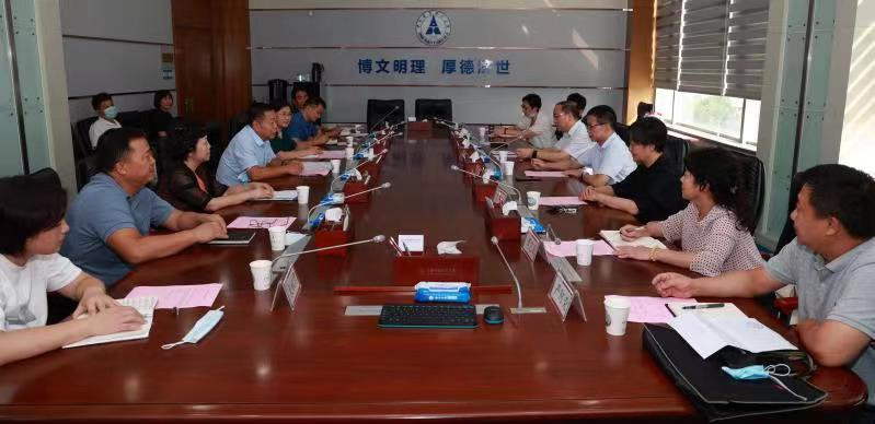 武昌区人大常委会主任胡太荣一行来校走访
