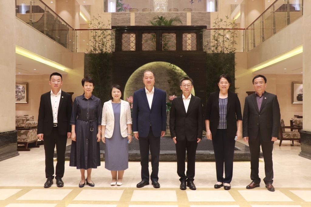 澳门中联办主任郑新聪会见我校党委书记徐西鹏