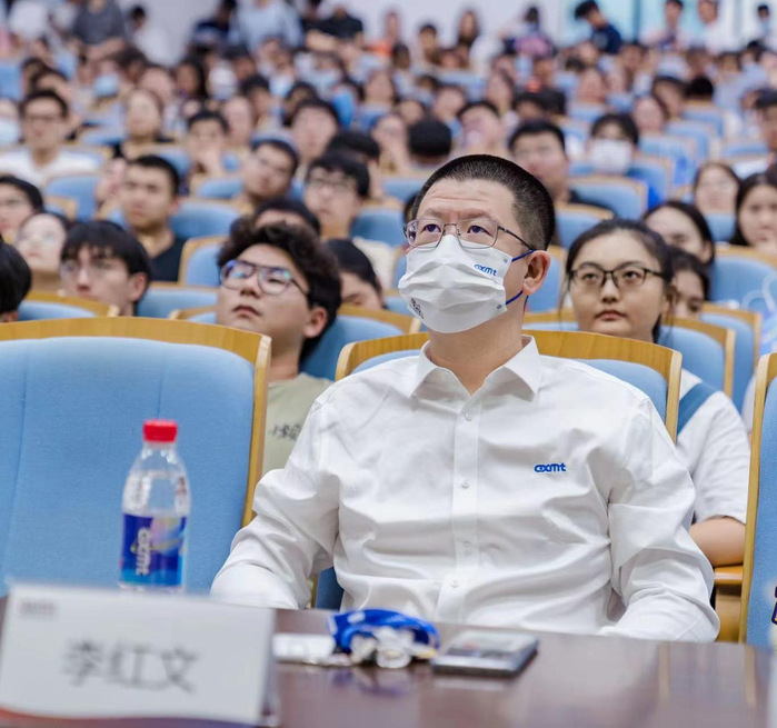 学校全面启动秋季校园就业市场