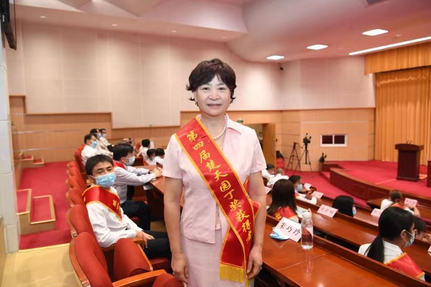 经济学院朱巧玲教授喜获湖北省第四届“楚天园丁奖”