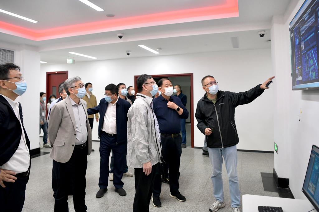校领导赴沪西校区调研并检查指导疫情防控工作
