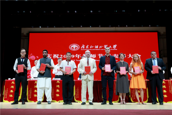 【优秀境外教师】丹尼斯：跨越“一带一路”的教育梦