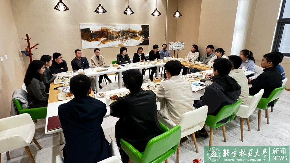 校领导与新入职辅导员座谈交流