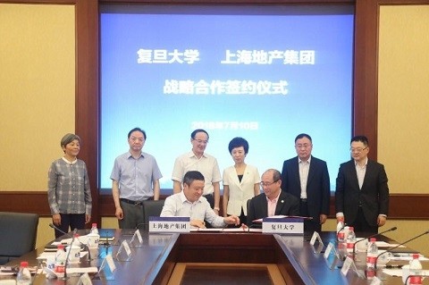 复旦大学与上海地产（集团）有限公司签署战略合作协议