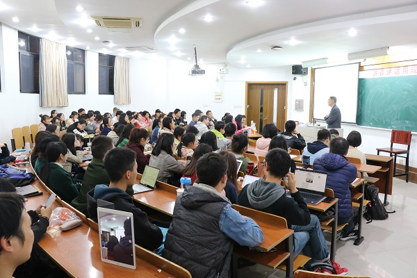 中国翻译协会常务副会长陈明明大使莅临我校开展讲座