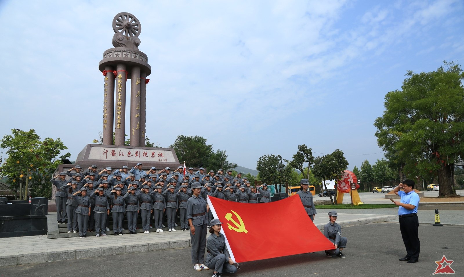 教师节里“砺精兵”，沂南双语实验学校开展红色拓展活动