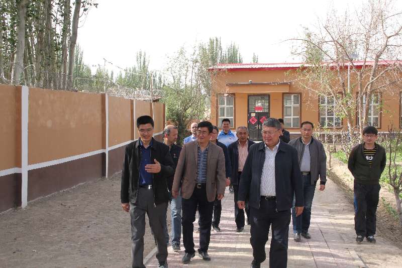 大学党委副书记、副校长姚强赴叶城县开展“民族团结一家亲”活动并慰问驻村队员和支教师生