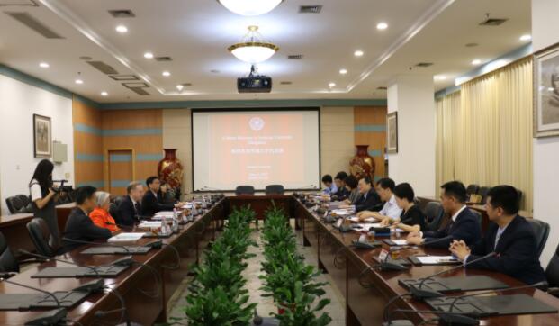 我校与美国雪城大学签署校际合作备忘录