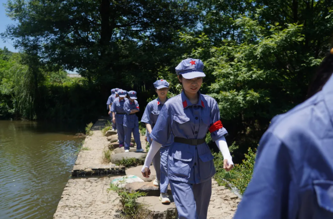 铭记历史 展望未来——大别山红色研学有感