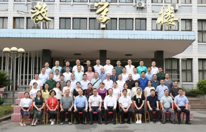 重庆市非公有制经济组织和社会组织党组织书记培训示范班