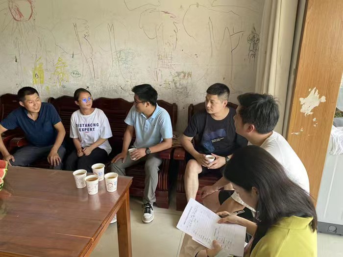情系困难生 资助送温暖——经济管理学院为困难学子送去暑期清凉大礼包