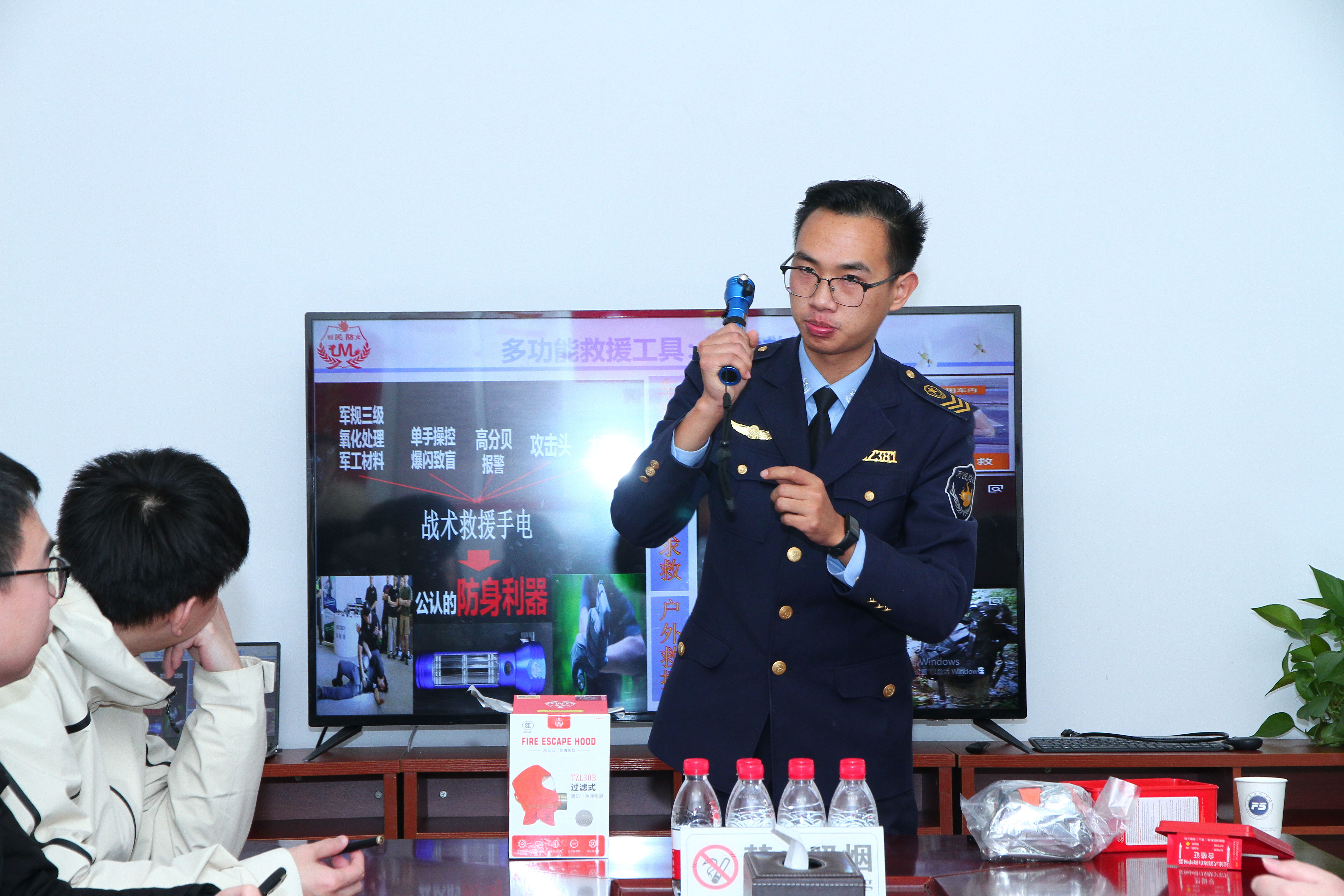 重庆市沙坪坝区法商教育培训学校开展消防安全培训及逃生演练