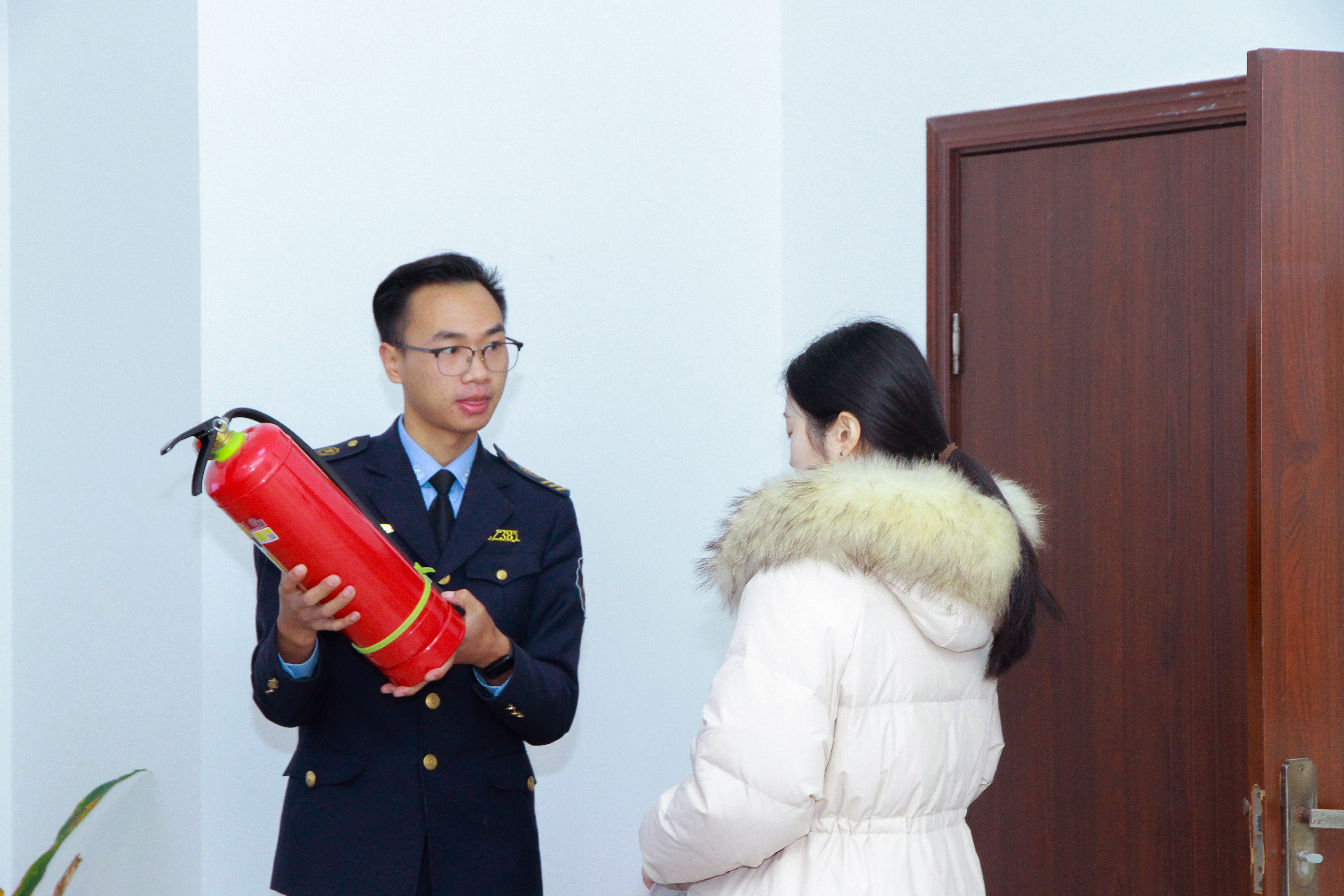 重庆市沙坪坝区法商教育培训学校开展消防安全培训及逃生演练