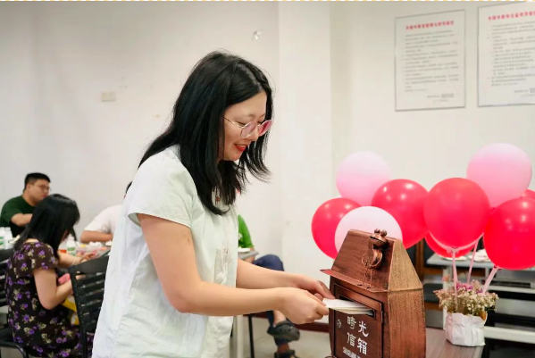 从心出发，凝聚团队力量 重庆法商教育培训学校举办2025年上半年员工生日会