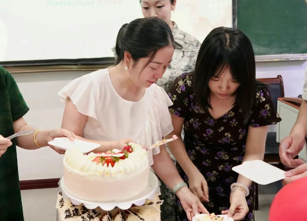 从心出发，凝聚团队力量 重庆法商教育培训学校举办2025年上半年员工生日会