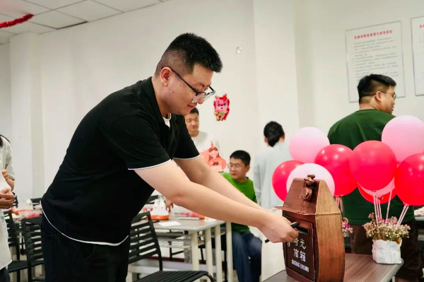 从心出发，凝聚团队力量 重庆法商教育培训学校举办2025年上半年员工生日会
