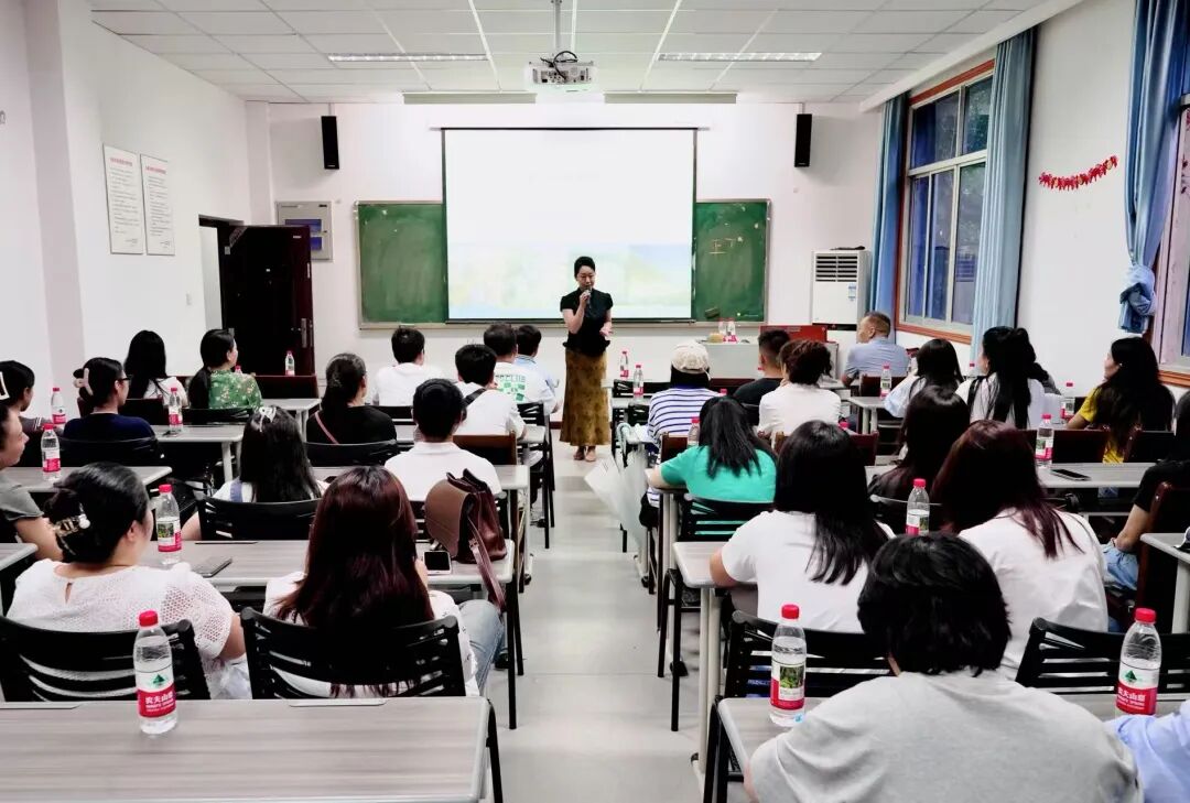 重庆法商教育培训学校举办教师节公益健康讲座 关爱教师健康科学防治肿瘤