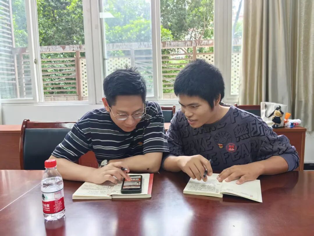 学全会精神 践教育担当重庆法商教育培训学校党支部开展9月主题党日活动