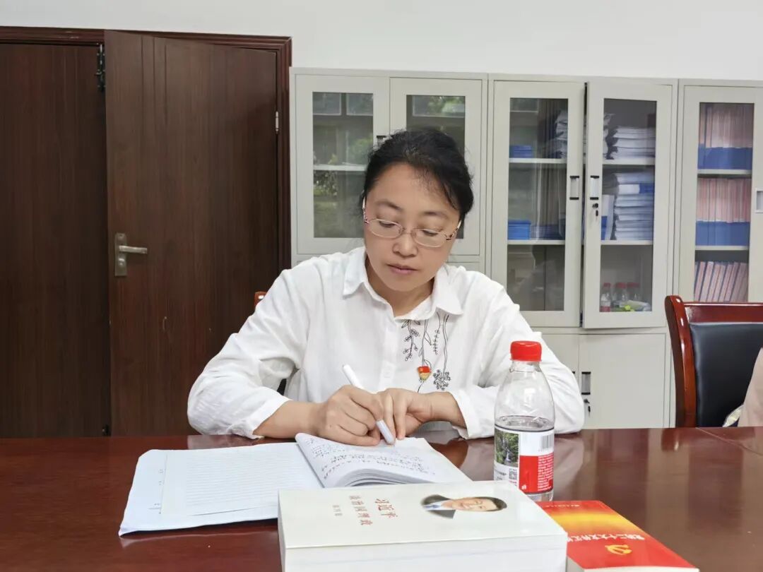 学全会精神 践教育担当重庆法商教育培训学校党支部开展9月主题党日活动