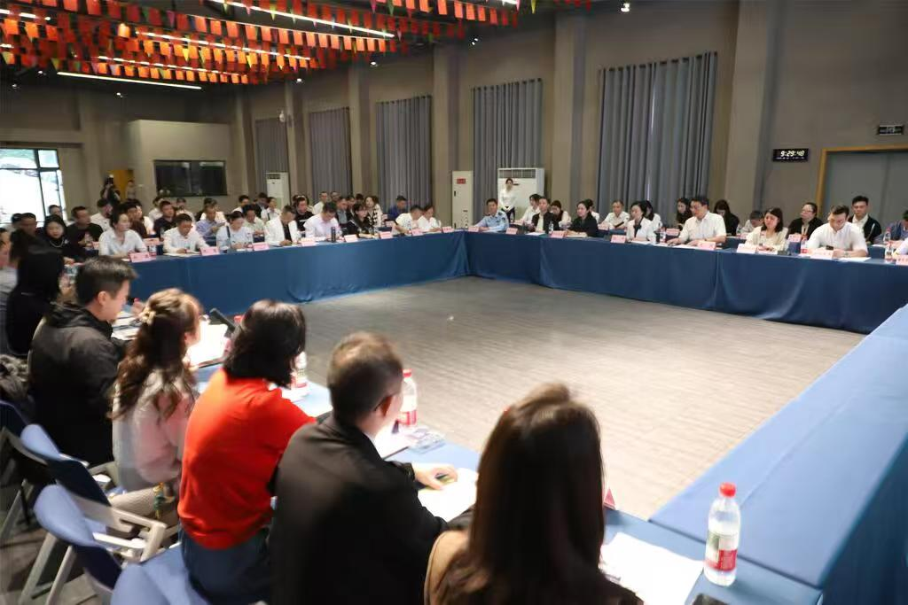 沙坪坝街道召开2025年企业座谈会 重庆法商教育培训学校受邀参加