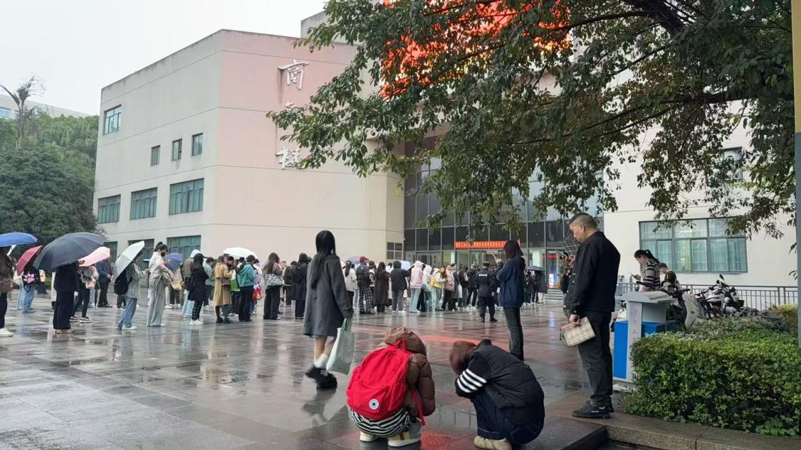 精心组织送考 全程护航梦想 ——我校顺利完成重庆工商大学学分认定考试送考工作