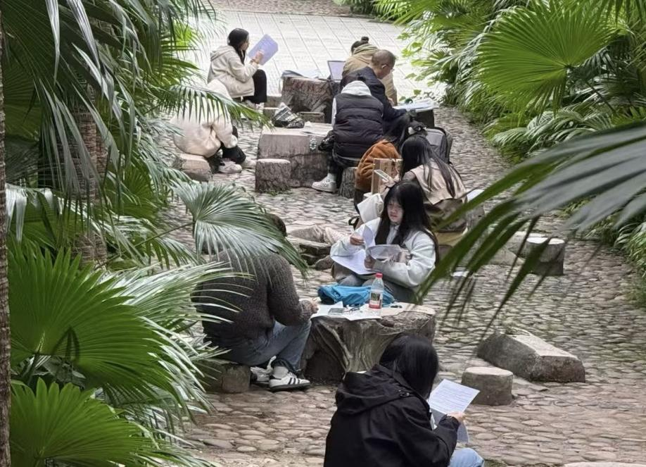 温情送考助启航  人文关怀暖人心—— 重庆师范大学2025年11月学分认定与转换课程考试圆满结束