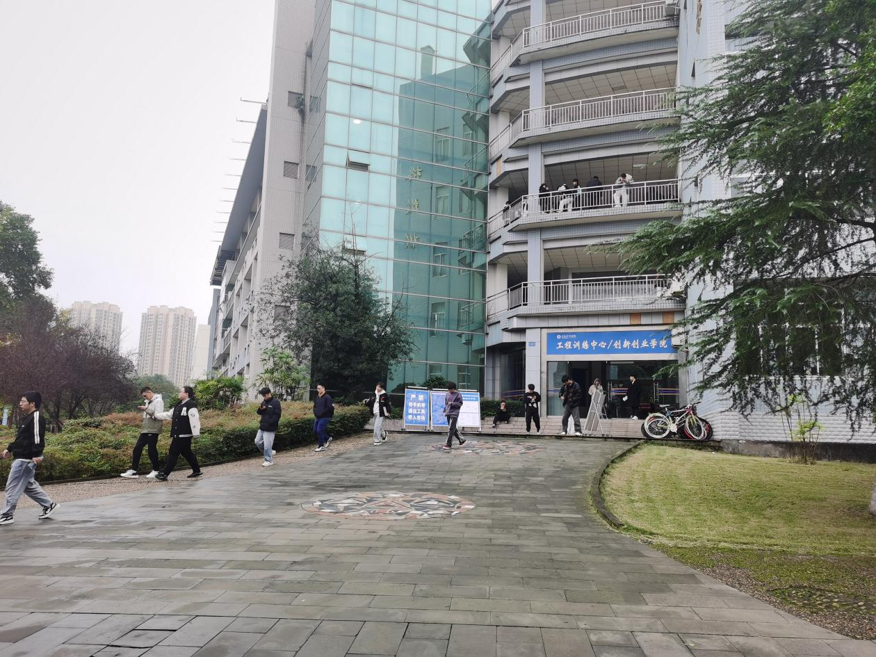 以精细化组织和暖心服务，为考试学子保驾护航 ---重庆文理学院校考送考工作顺利开展