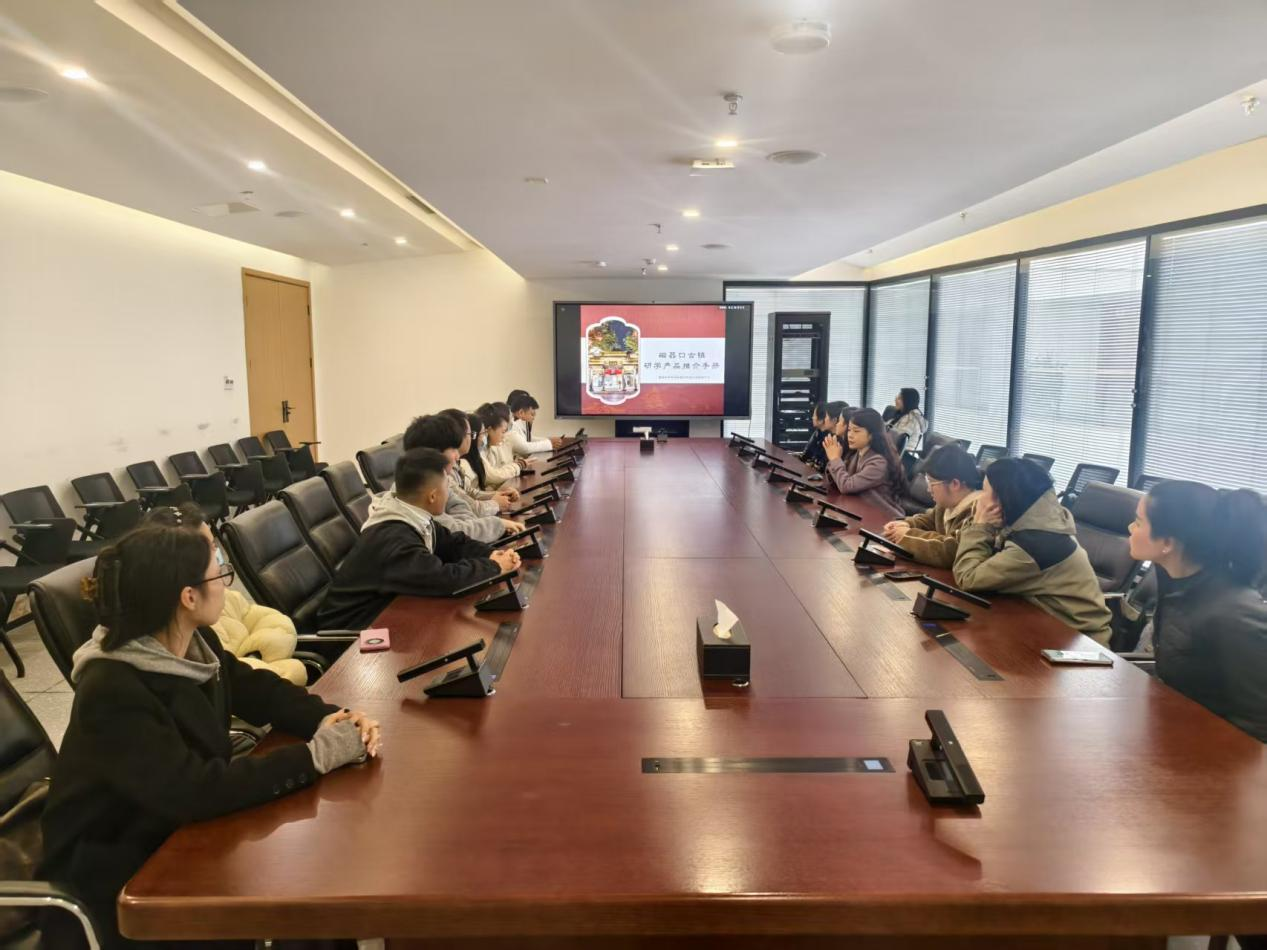 重庆法商教育培训学校干部培训项目组赴磁器口开展实地调研学习