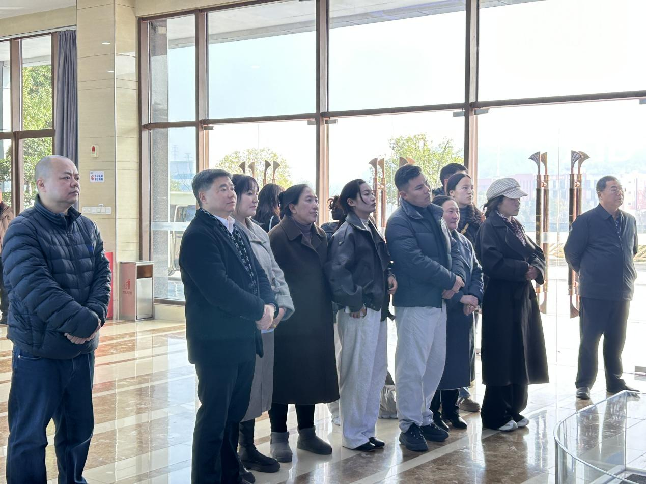 重庆法商学校组织西藏类乌齐学员开展 特色思政实践活动