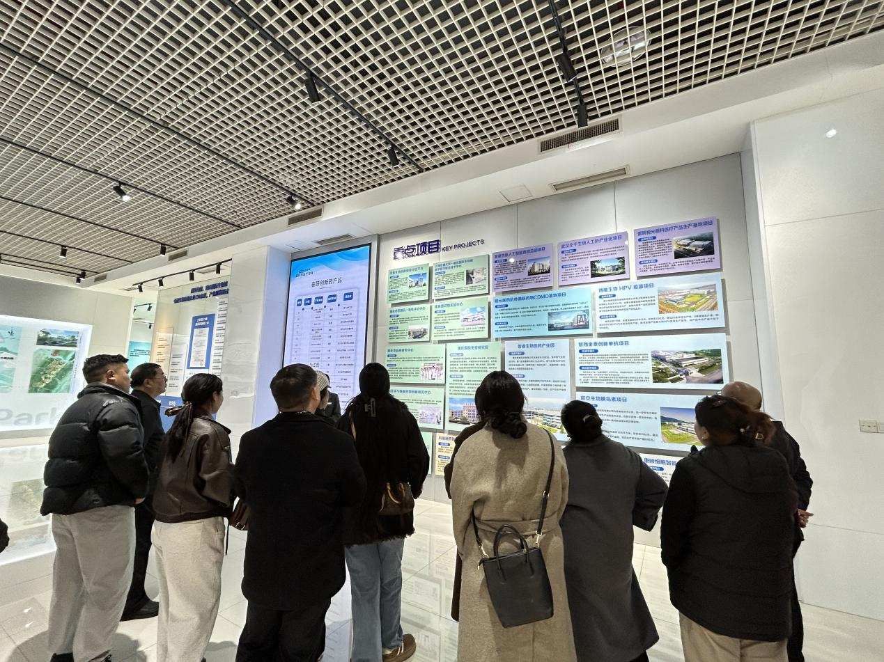 重庆法商学校组织西藏类乌齐学员开展 特色思政实践活动