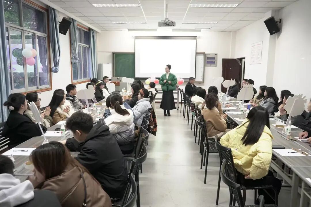 温情暖冬日 重庆法商教育培训学校举办2025年下半年员工生日会