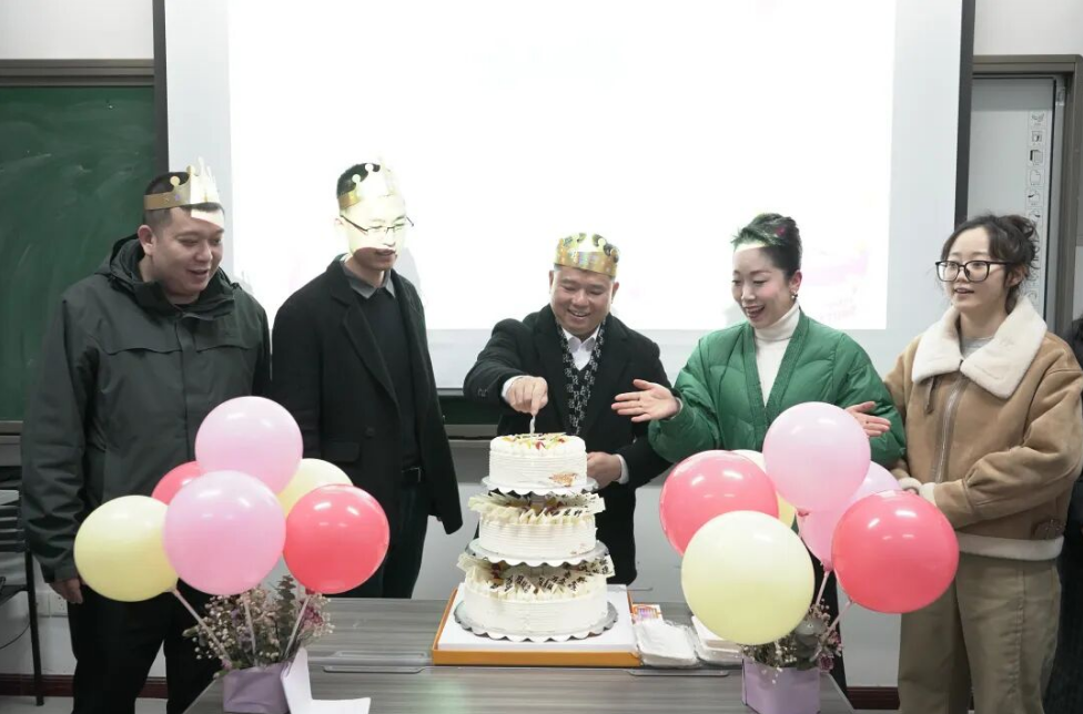 温情暖冬日 重庆法商教育培训学校举办2025年下半年员工生日会
