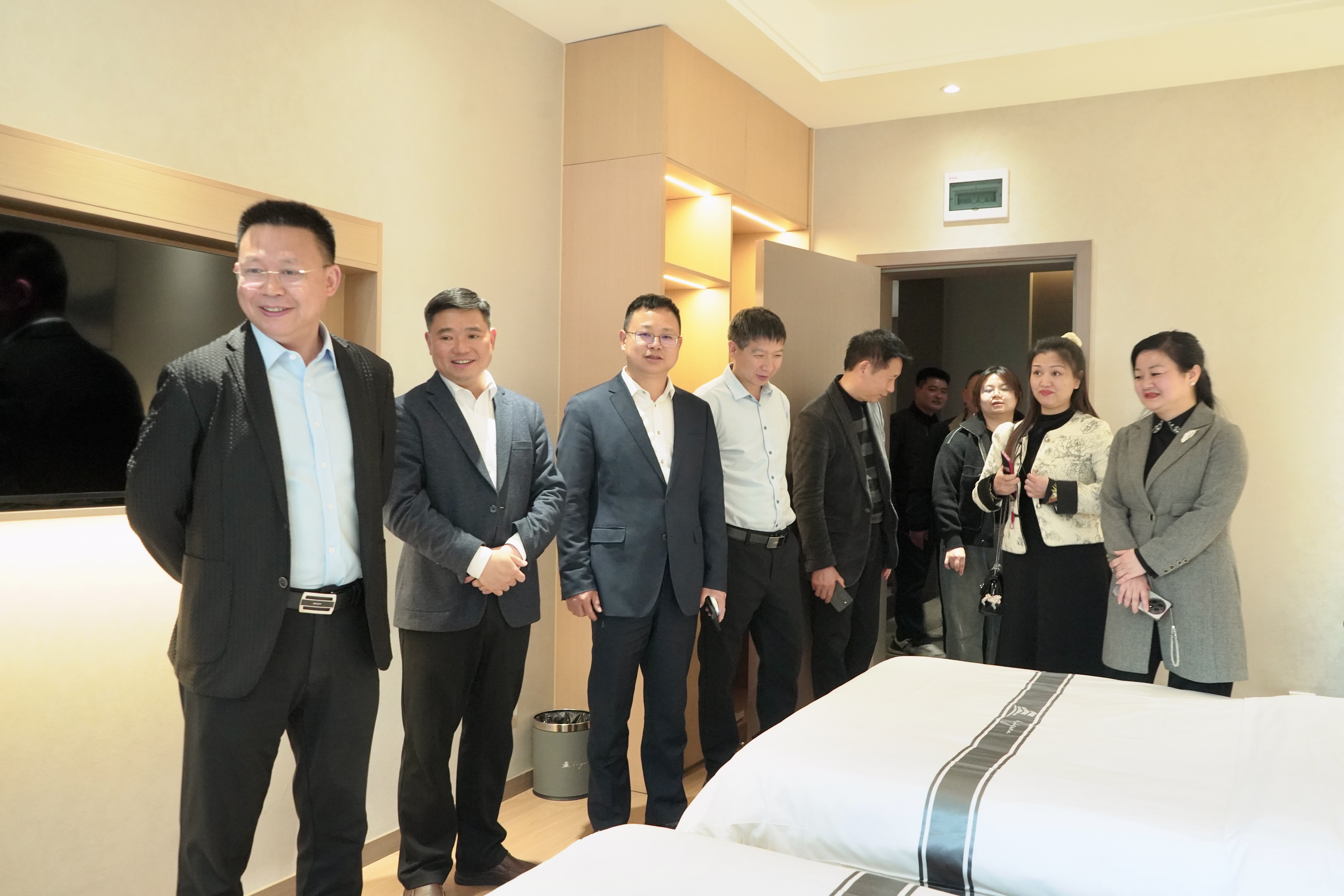 重庆法商学校热情接待重庆宣汉商会走访交流 搭建合作新桥梁