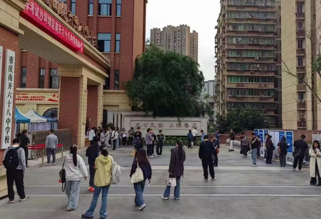 暖心护航助考路 重庆法商学校全力做好2026年上半年自考统考送考工作 暖心护航助考路 重庆法商学校全力做好2026年上半年自考统考送考工作